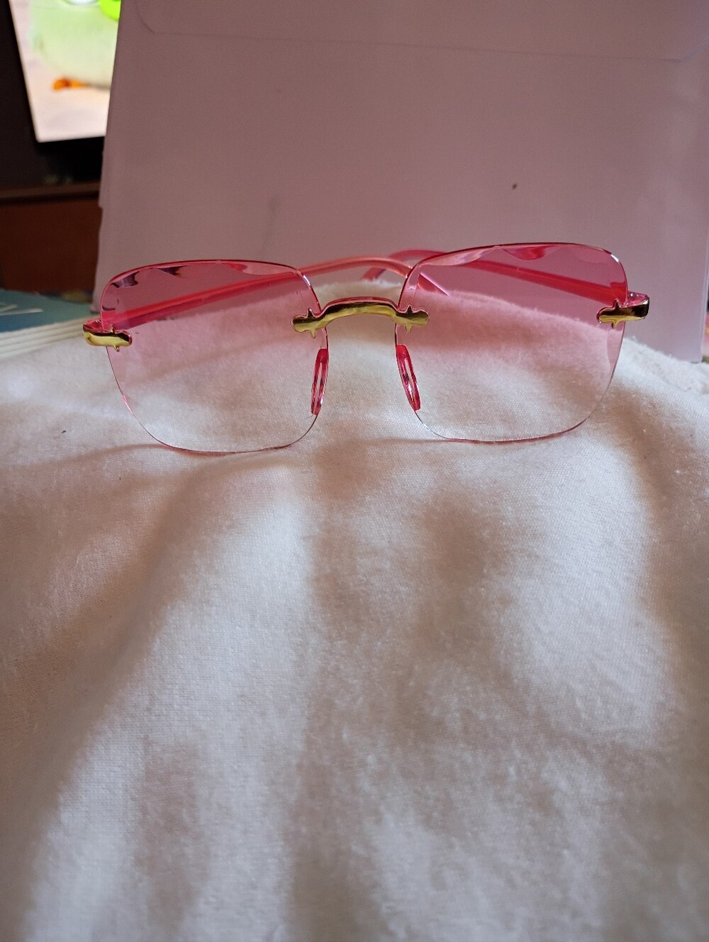 Pink Rimless Fashion Sunglasses with Gold Bridge
